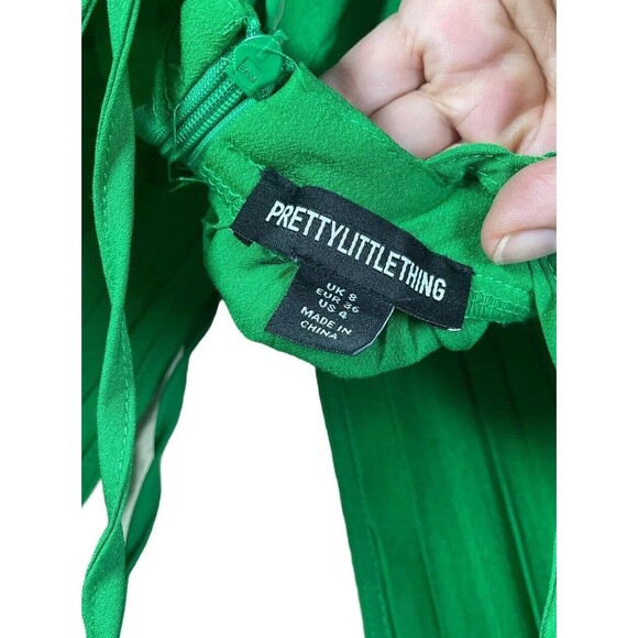 Pretty Little Thing Women Romper Playsuit Green Pleated Plunge Long Sleeve 4 - Picture 7 of 12